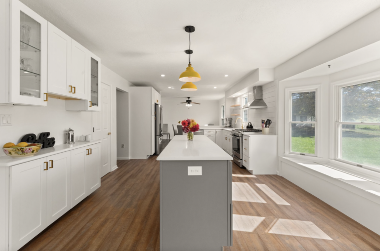 Kitchen Remodeling: Light, Bright & Airy Designs
